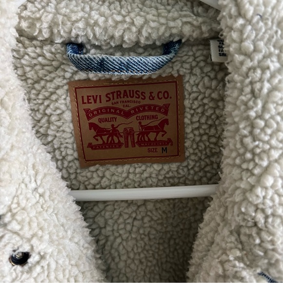 Levi’s Sherpa Lined Denim Jacket - Picture 2 of 5